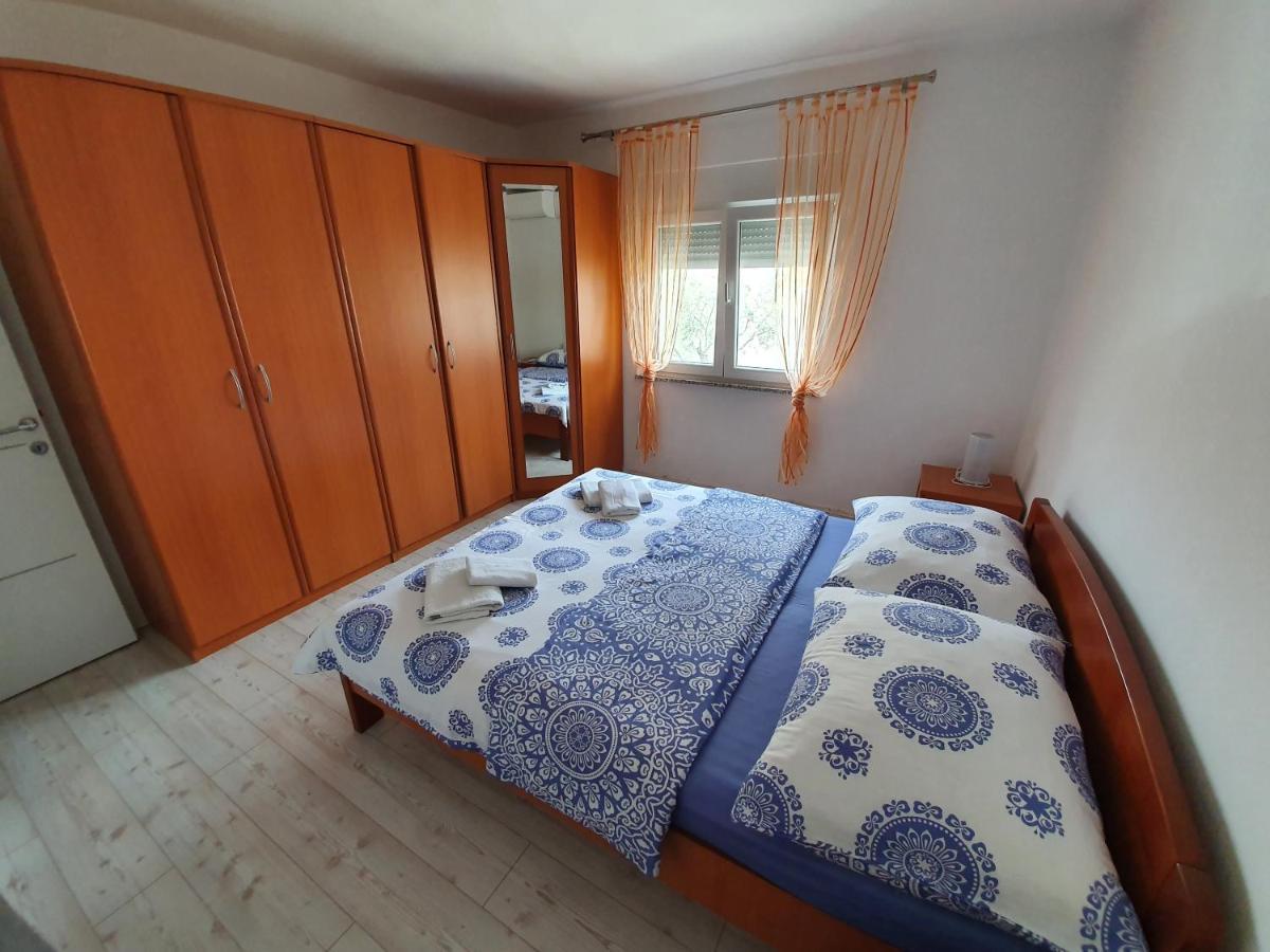 Apartmani Bozic-Tokic Krk Town Exterior foto
